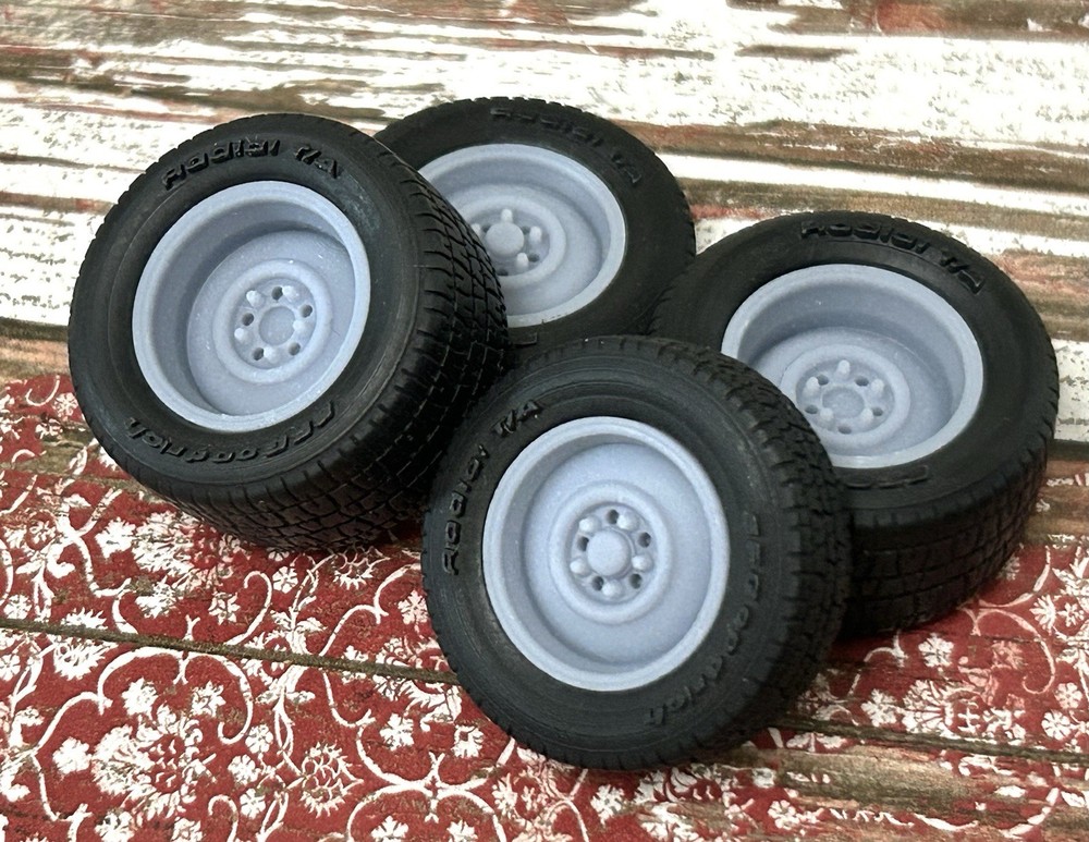 1/24 Scale: 15-inch “Smoothie” Resin Wheels W/ Wide Rear Tires￼