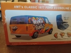AMT 1977 Ford Fantasy Van 1:25 Scale Plastic Model Kit 1471 NISB
