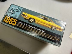 AMT 1965 Bonneville Sport Coupe 1/25 Model Kit AMT1260