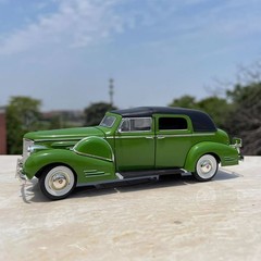 1:32 Vintage Car Vehicles Simulation Alloy Model Car Souvenir Diecast Ornaments