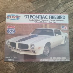 1971 Pontiac Firebird 1/32 Plastic Model Kit Atlantis 2009 MODEL KIT