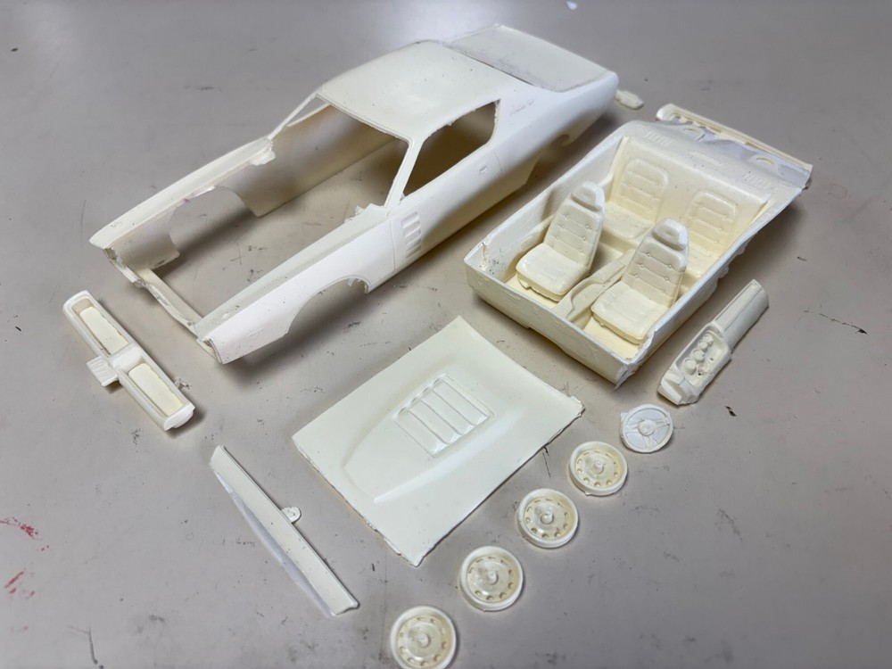 Vics Resins 1972 Charger 1/25 resin body