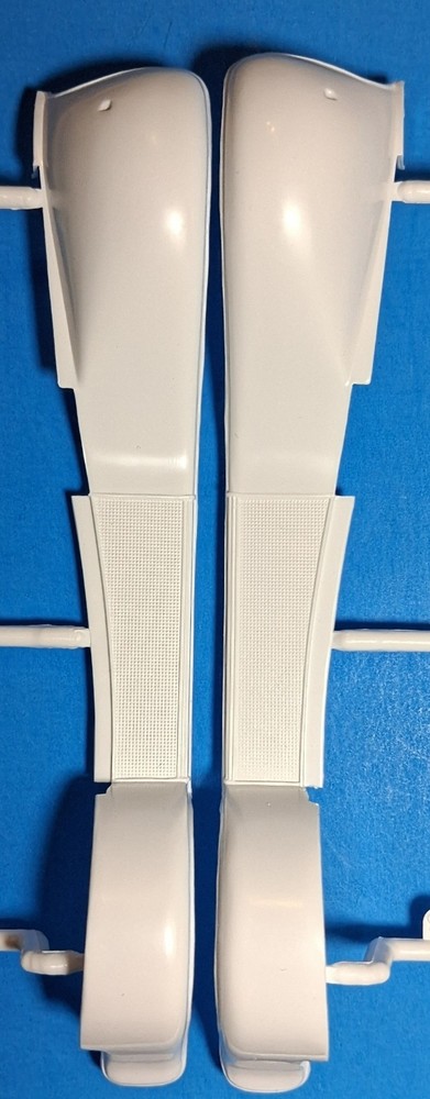 32 FORD SPEEDWAGON – FULL FENDERS SET – REVELL 7606 – MODEL CAR KIT PARTS LOT