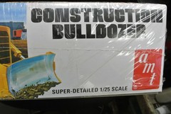 AMT 1086 Construction Bulldozer 1/25 Retro Deluxe Model Kit Sealed NOS 2019