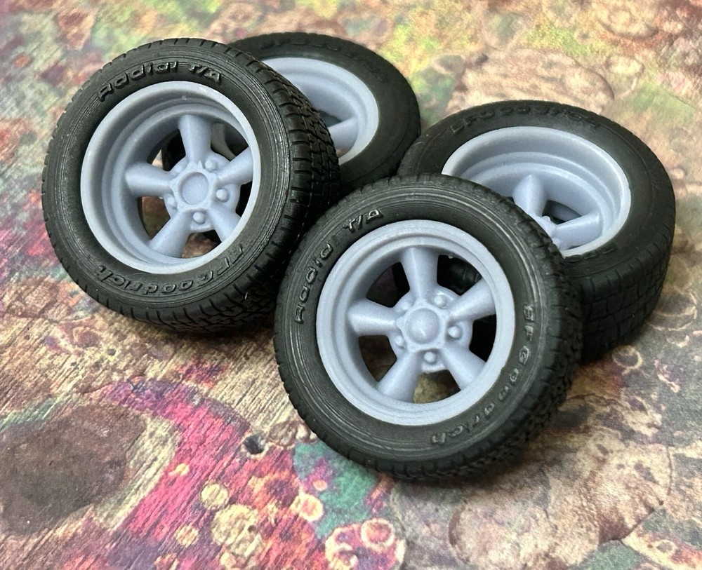 1/24 Scale: 17-inch “Torq Thrust-no Center Cap” wheels W/ Wide Rear Tires .Resin