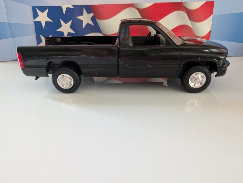 Dodge Ram 1:24 Scale Pick Up For Parts, Repair Or Junkyard Diorama