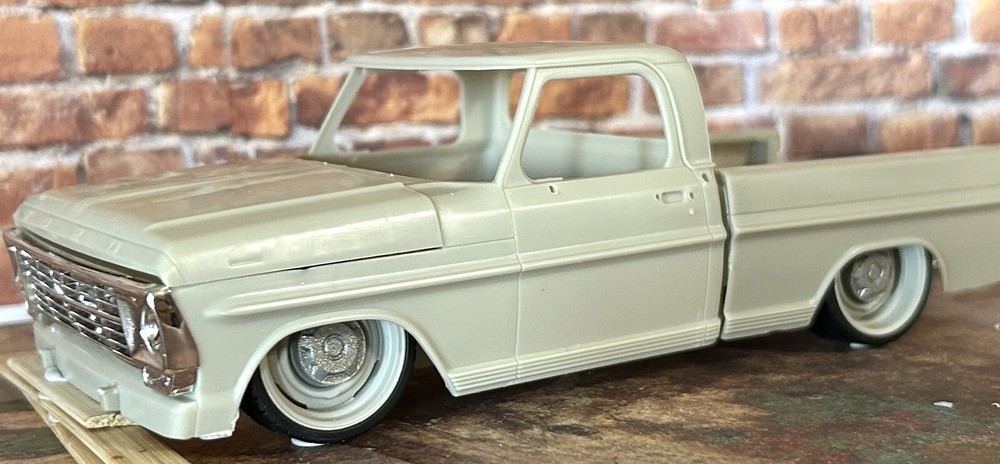 1/24 Scale: 24-Inch “Ford F100 Eluminator” Wheels And Tires; Resin