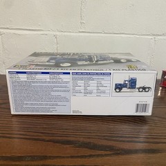 Revell Kenworth W900 1:25 Plastic Model Kit Decals Included Truck