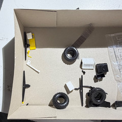 Revell #7450 1:24 Scale Mercedes Unimog U 1300L Dakar Rallye Kit Open Box