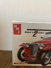 AMT 1/32 2 colored plastic scale M.G. TC cult car roadster Model Car kit Sealed