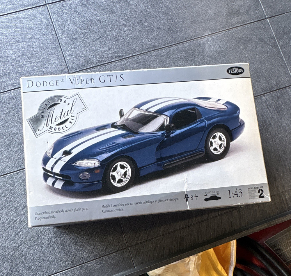 Testors Dodge Viper GT/S 1:43 Pre-Painted Metal Model Kit Blue/White 430010