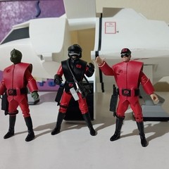 V Visitors X3 figures 3.75 inch and Skyfighter 1/18 scale model with open gates