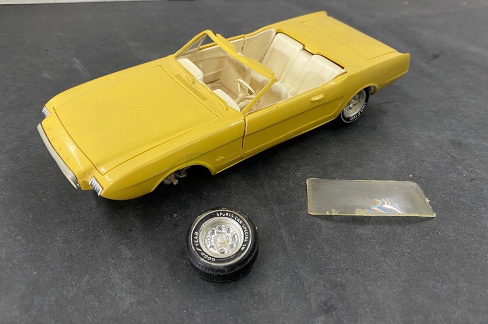 C16 1965/66 Ford Mustang Convertible custom built model 1/25 Vintage McM