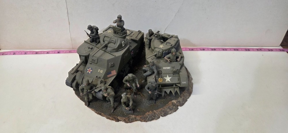 1/35 WWII US Army M3 Lee & M5A1 Stuart Tank US Infantry Figures Built Diorama