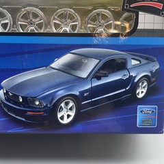 Maisto Assembly Line 2006 Ford Mustang GT Coupe 1:24 Die Cast Model Kit Lime Grn