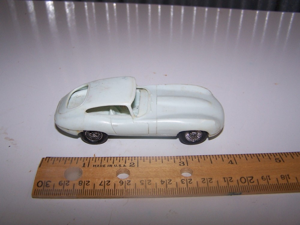 Vintage Plastic Snap Together JAGUAR XKE