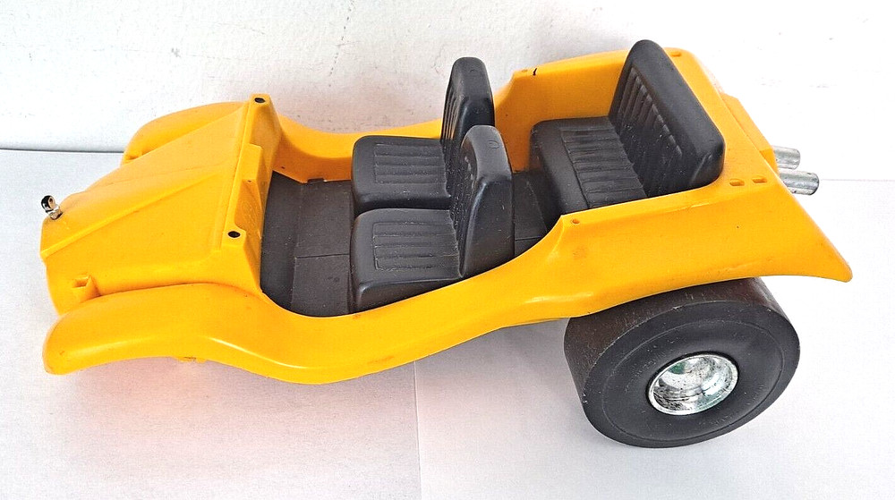 Hawk Model Co Dune Buggy, 9″ Plastic Model Snap Together Kit, Two Seater, Yellow