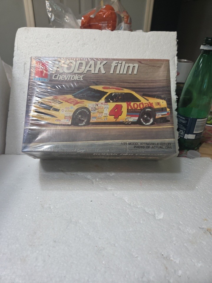 AMT ERTL #4 ERNIE IRVAN Kodak Film Chevrolet 1/25 NASCAR Model Kit NOS Sealed
