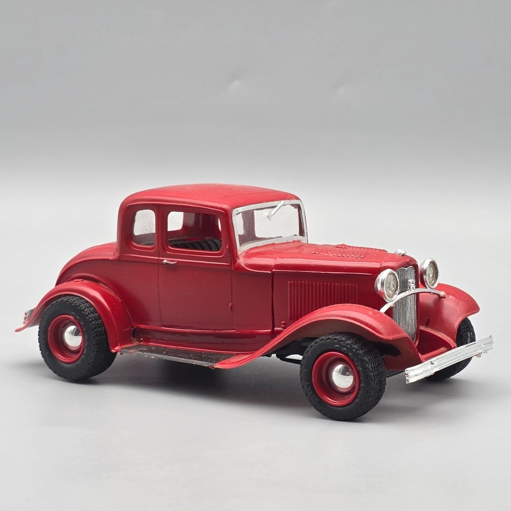 1932 Ford Coupe 1:25 Built Model Car Kit Diorama Junkyard Parts Collector