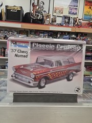 Monogram 1957 Chevy Nomad 1:24 Scale Model Car Kit Classic Cruiser