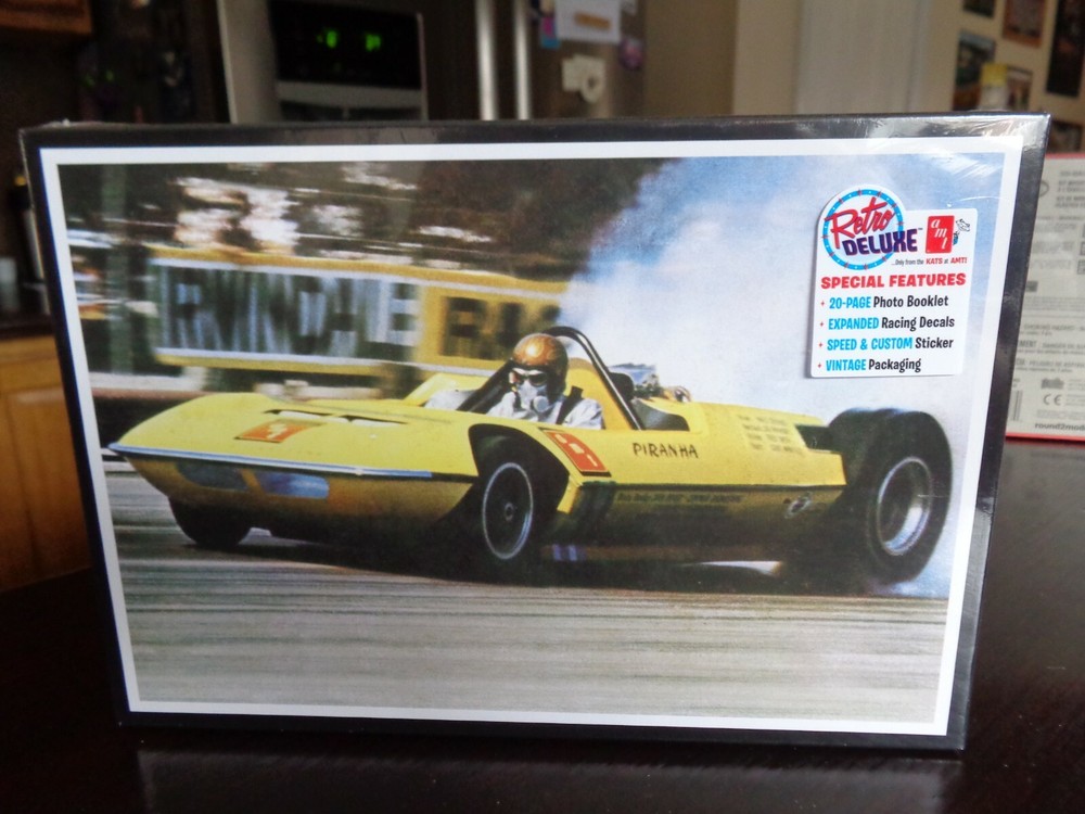 PIRANHA REAR ENGINE FUNNY CAR DRAGSTER AMT ROUND 2 MODELS 1/25 RETRO DELUXE