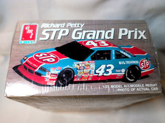 New In Box 1990 AMT #43 Richard Petty STP Grand Prix 1/25 Scale Model Kit #6728