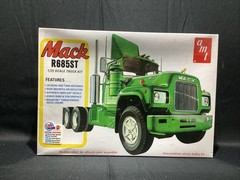 AMT 1/25 #1039 MACK R685ST SEALED Model Truck Kit!