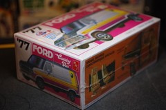 AMT Retro Deluxe 77 Ford Cruising Van!!! 1/25 FACTORY SEALED!!!
