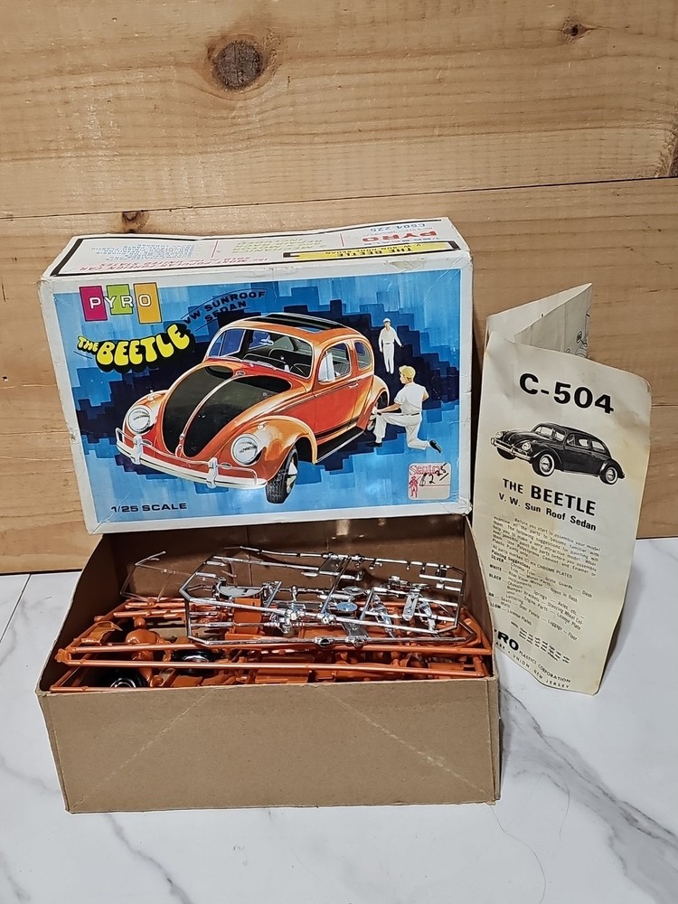 Vintage Pyro The Beetle V.W. Sun Roof Sedan, 1/25 model car kit, Build Started