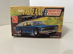 AMT 1965 Ford Fairlane Modified Stocker 1:25 Scale Model Kit Original Issue