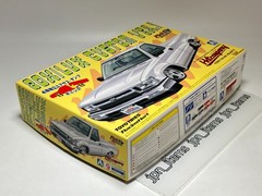 Aoshima 1/24 Kit TOYOTA 80 HILUX CUSTOM Ver.1 Hot Company Pick Up Unassembled