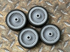1/24 Scale: 24-Inch “Dayton Lowrider” Wheels And Tires; Resin;1/25