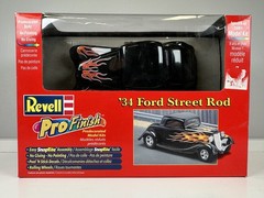 Revell ’26 Ford T Sedan Delivery and ’34 Ford Street Rod 1:25 Scale BUNDLE