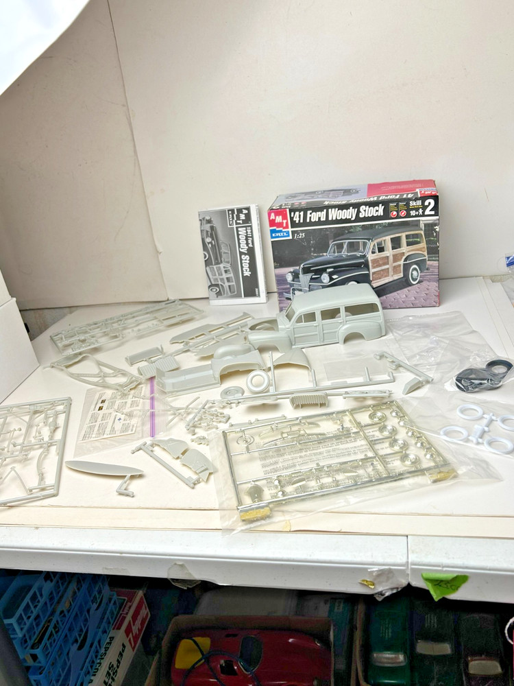 AMT #30051, 1941 Ford Woodie Station Wagon Model Kit with Box