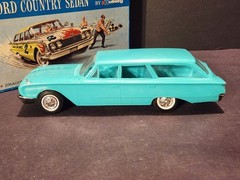 Hubley 1960 Ford Country Sedan 1/24 Scale Nicely Built Kit with Box – Aqua