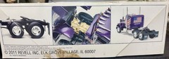 Revell Peterbilt 359 Conventional Tractor Level 4 Plastic 1:25 Model Kit, NEW