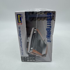 Revell 1970 Dodge Challenger T/A 2 ‘n 1 1/24 Scale Plastic Model Car Kit 85-2596