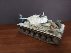1/35 Built Soviet Russian KV-1 Tank Winter WWII with 2 Crew Figures