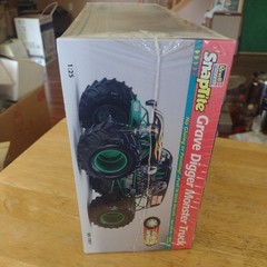 Revell Grave Digger Monster Truck 1/25 Model Kit New Sealed 1998 85-1901