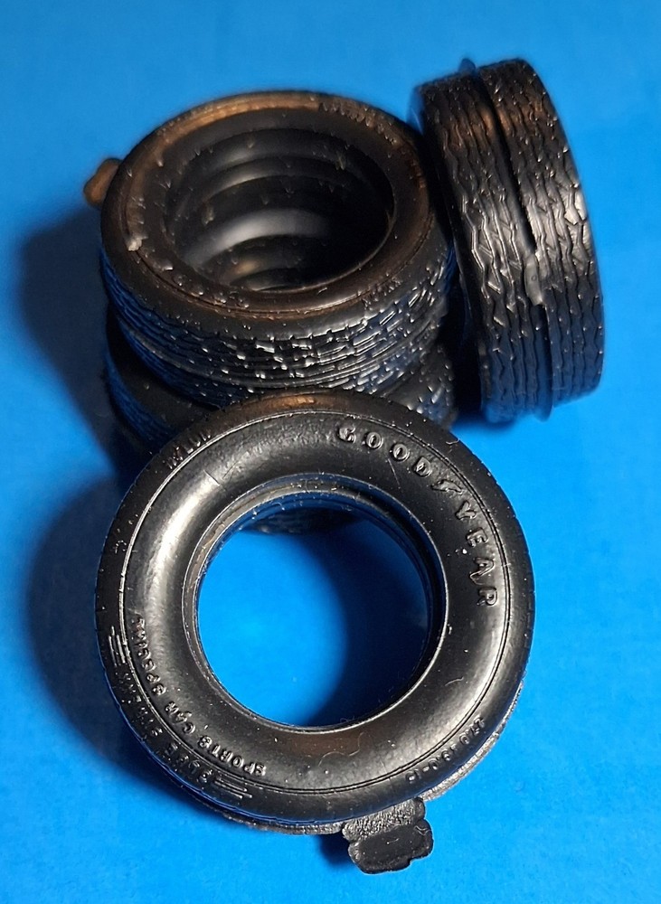32 FORD SPEEDWAGON CUSTOM GOODYEAR TIRES – REVELL 7606 – MODEL CAR KIT PARTS LOT