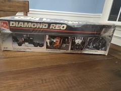 Vintage AMT/ERTL Diamond Reo Semi Tractor 1/25 Model Kit Factory sealed #8137