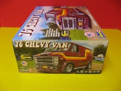 2020 REVELL ’76 CHEVY CUSTOM VAN W/ BED, FRIDGE, TV, WOODGRAIN PANELING, ROOF
