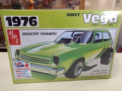 AMT 11156 1976 Chevy Vega Funny Car 1/25 model kit
