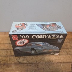 AMT ’63 Split Window Corvette Sting Ray 1:25 Model Kit #A163 – 250 Sealed