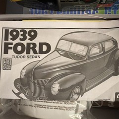 AMT 1939 Ford Tudor Sedan Street Rod 1:25 Scale Model Kit OPEN BOX COMPLETE