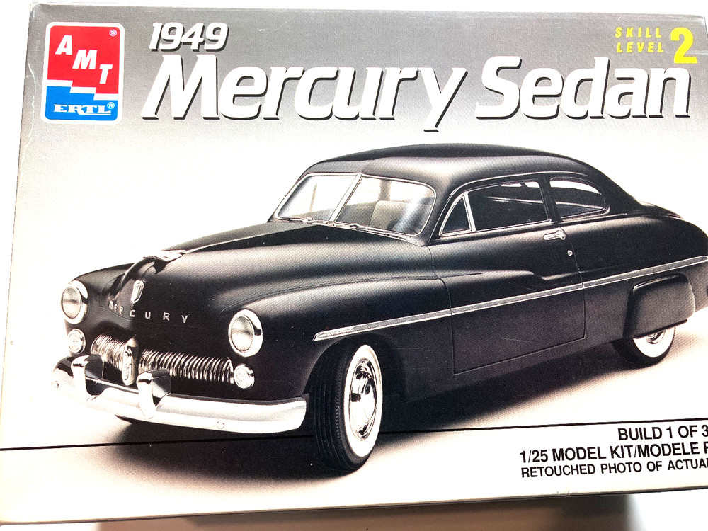 AMT Ertl 1949 Mercury sedan kit 1/25 scale