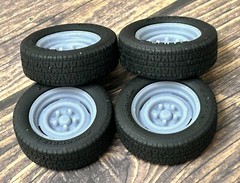 1/24 Scale: 17-inch “OEM Steel” Wheels/tires for Model Car.Resin; 1/25