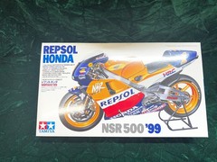 Tamiya 1/12 Honda Repsol NSR500 ’99 – 2 (14077) Brand new