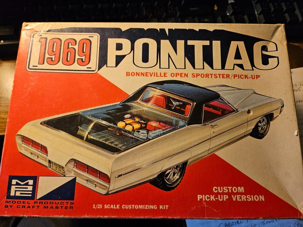 1969 Pontiac Custom Pick up model kit by MPC