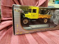 SIGNATURE MODEL’S 1:32 1925 Ford TT Tow Truck
